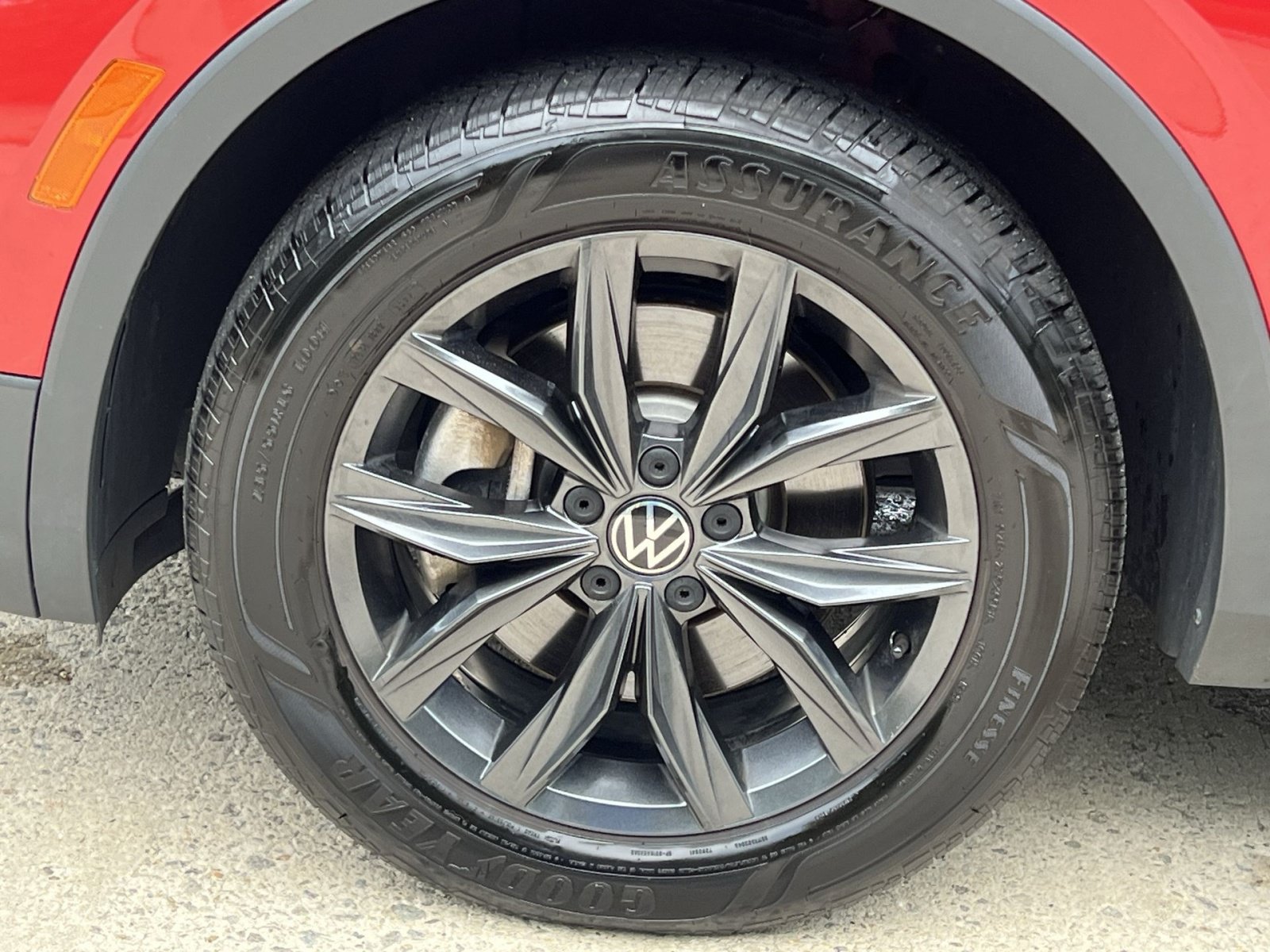 Used 2022 Volkswagen Tiguan SE AWD/4WD image 17