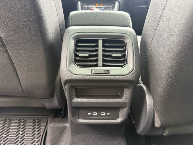New 2026 Volkswagen Taos SE image 23