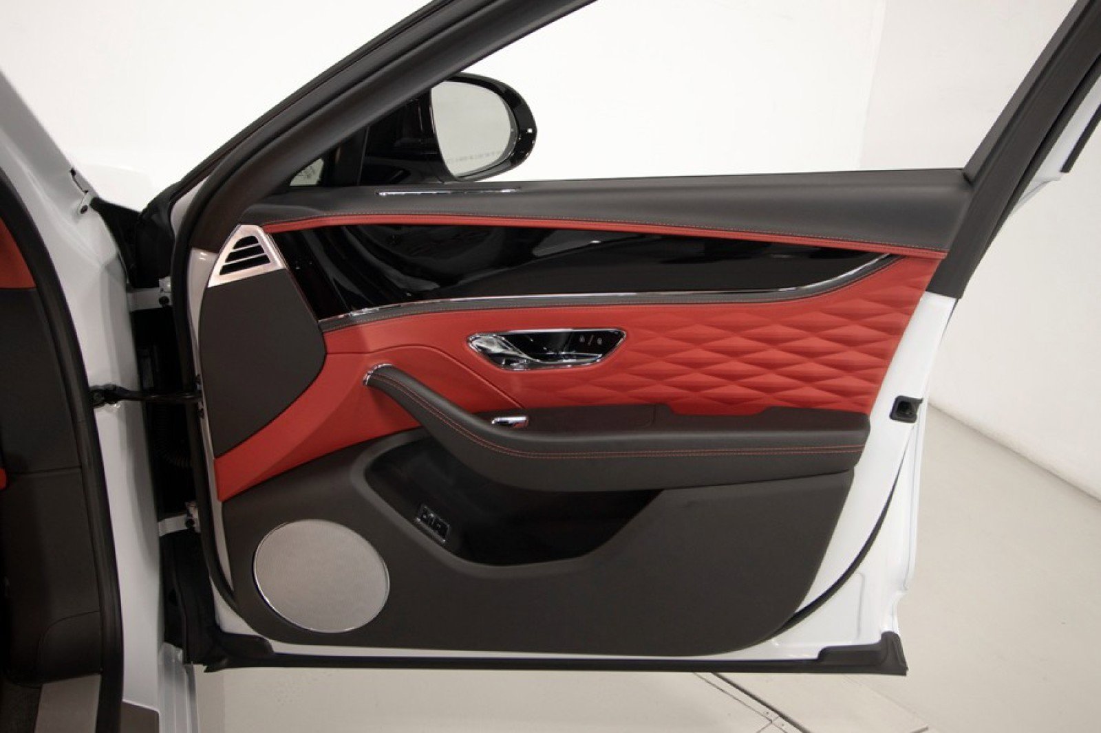 Used 2023 Bentley Flying Spur Flying Spur image 47