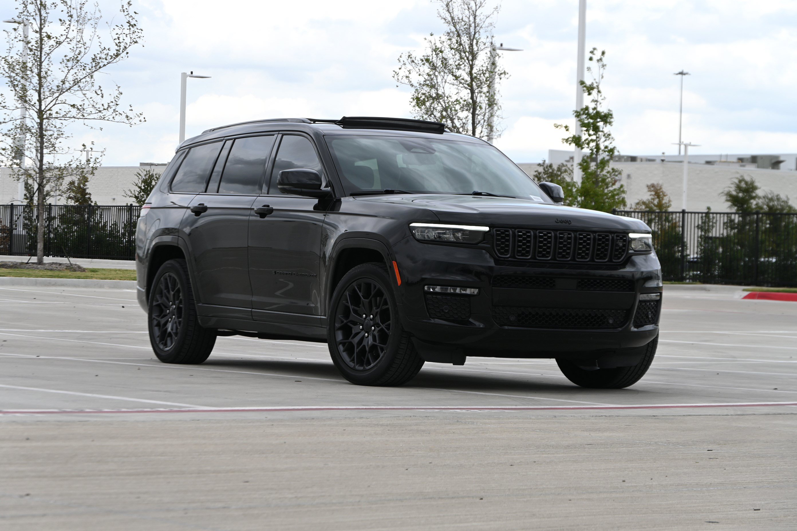 Used 2024 Jeep Grand Cherokee L Summit AWD/4WD image 2