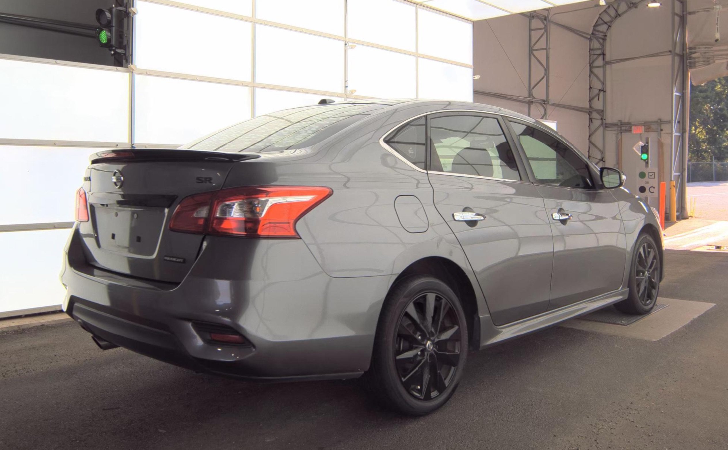 Used 2018 Nissan Sentra SR w/ SR Midnight Edition Package FWD image 4