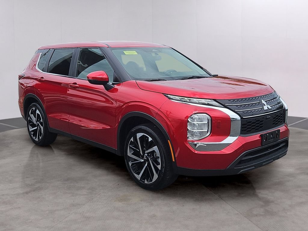 Used 2022 Mitsubishi Outlander ES AWD/4WD image 3