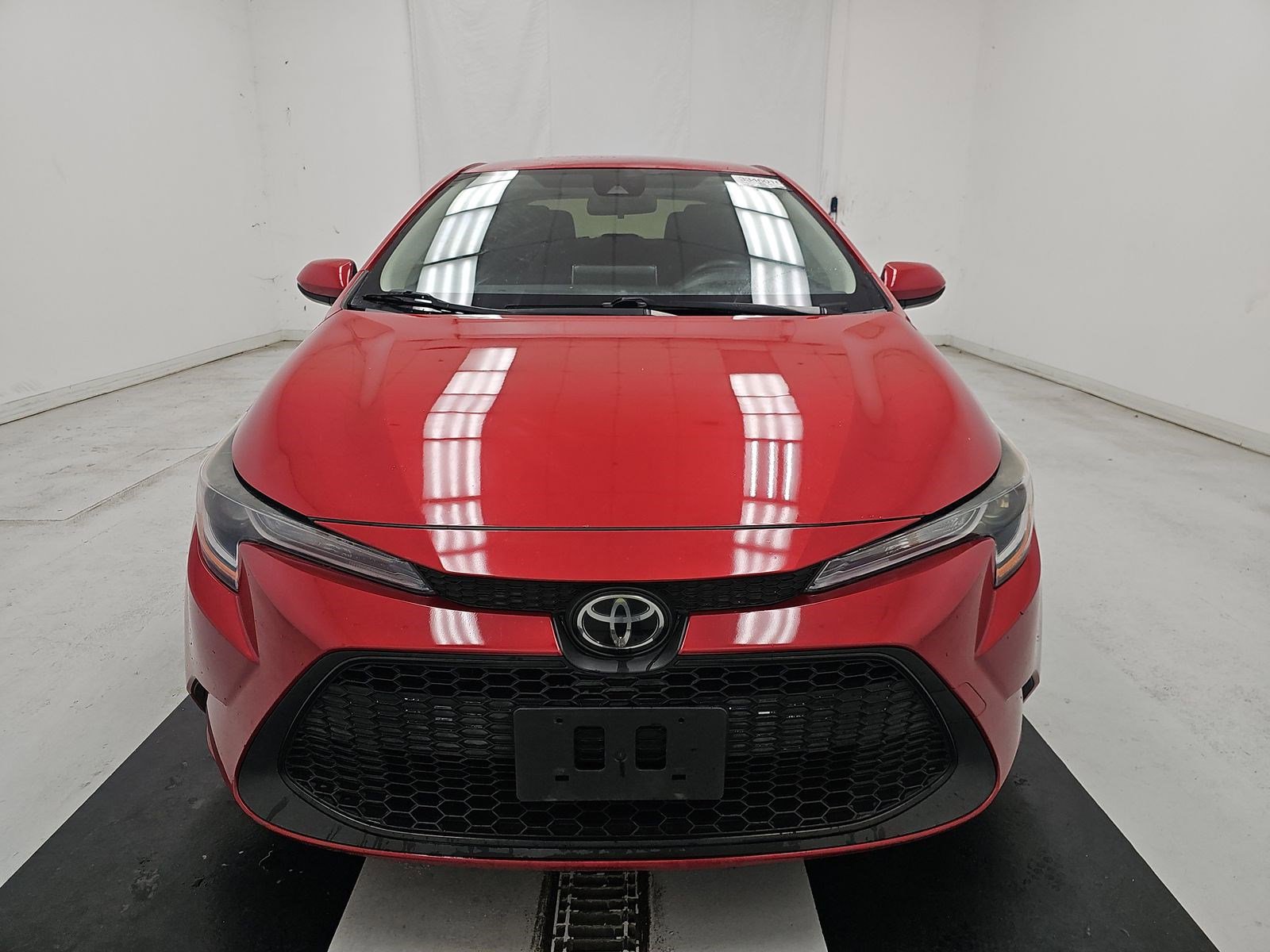 Used 2021 Toyota Corolla LE image 2
