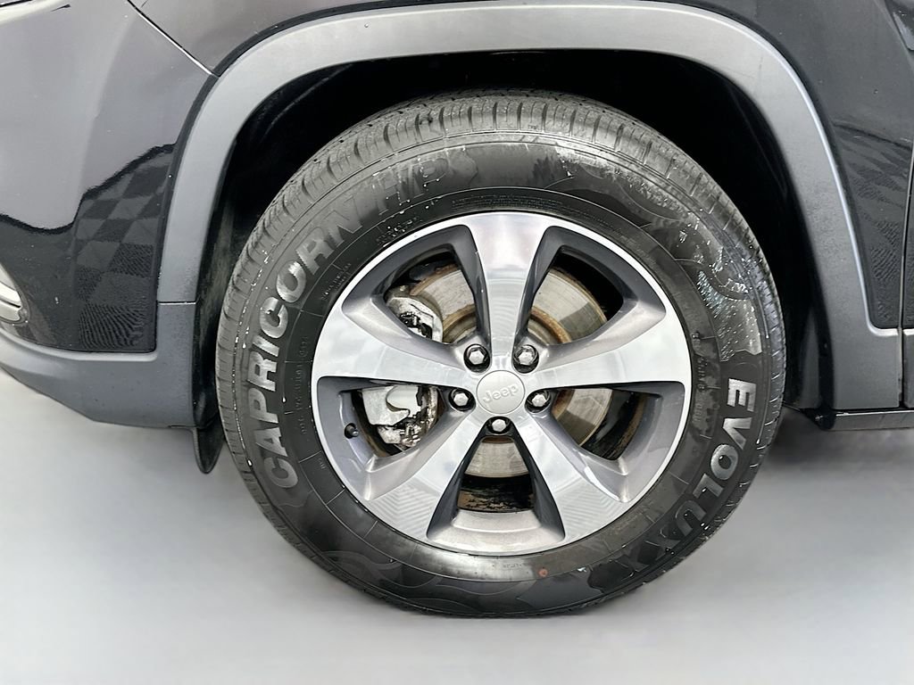 Used 2019 Jeep Cherokee Limited image 30