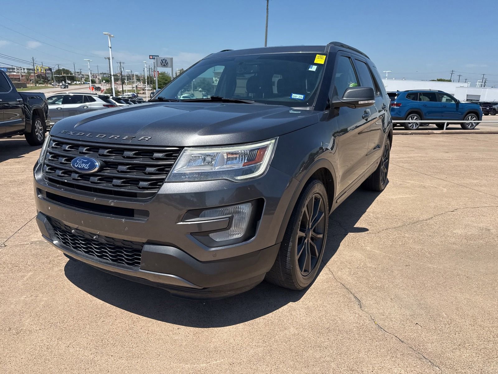 Used 2017 Ford Explorer XLT w/ Equipment Group 202A FWD image 3