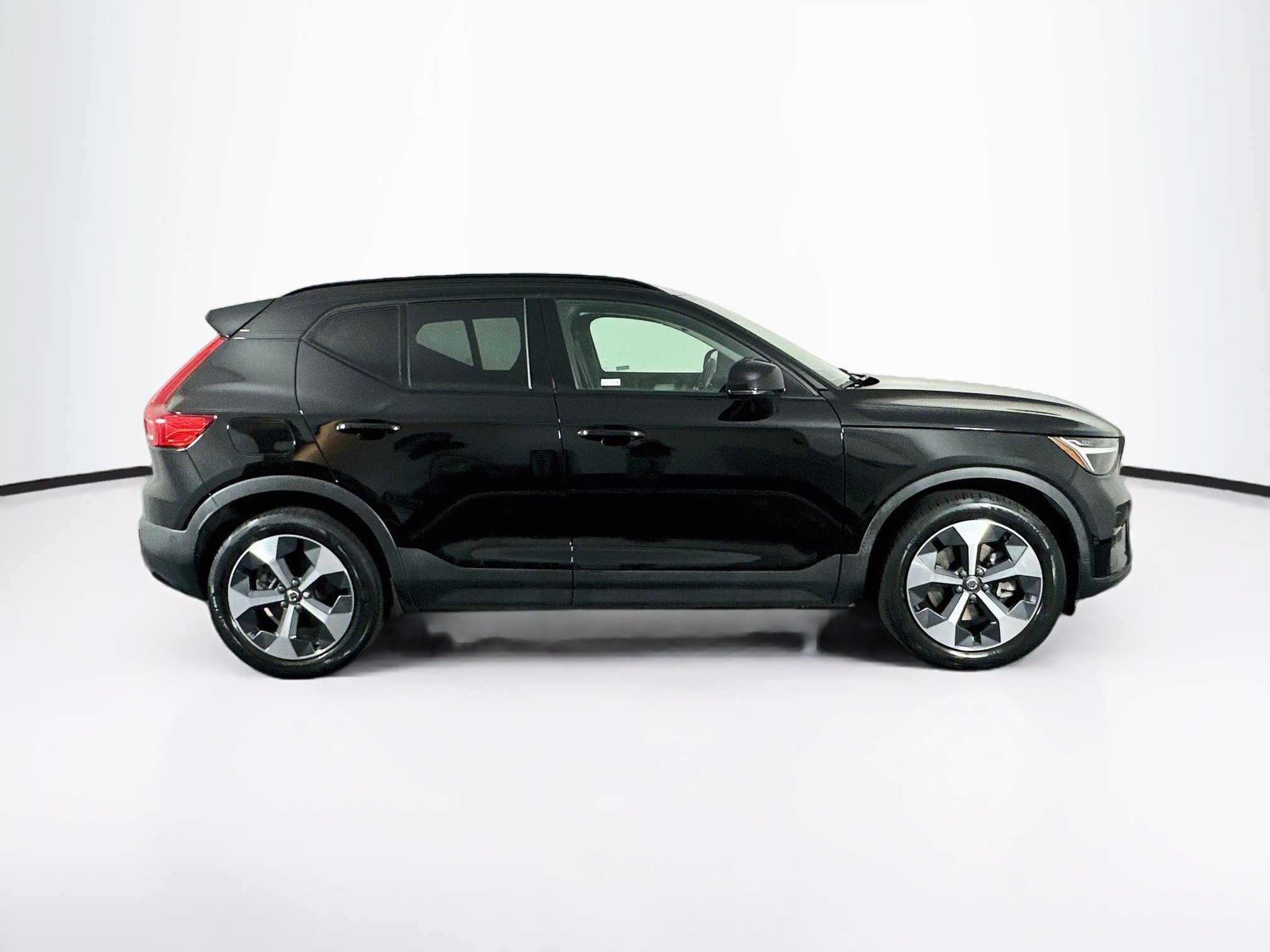 Used 2023 Volvo XC40 B4 Ultimate FWD image 10
