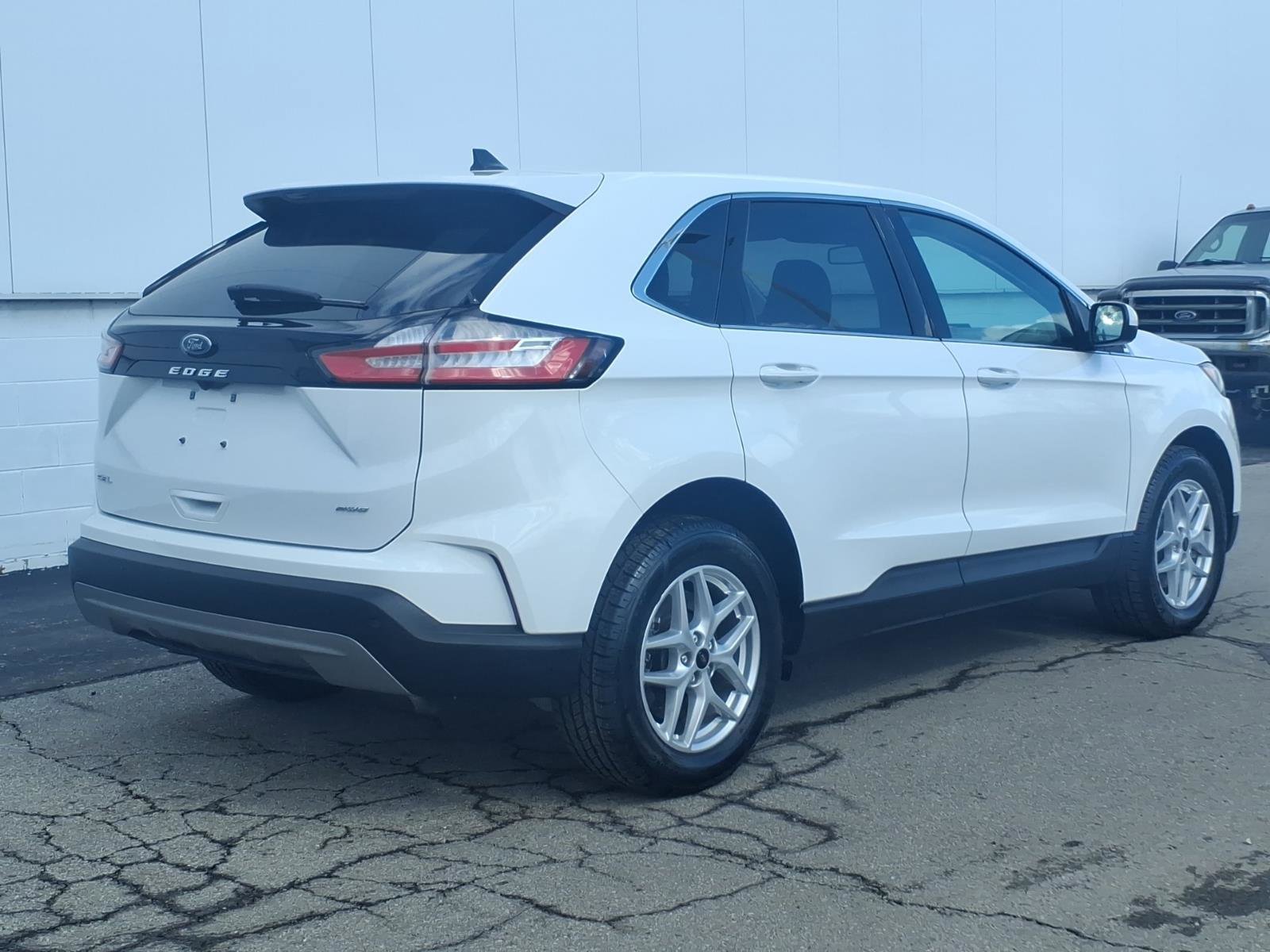 Used 2023 Ford Edge SEL w/ Convenience Package image 6