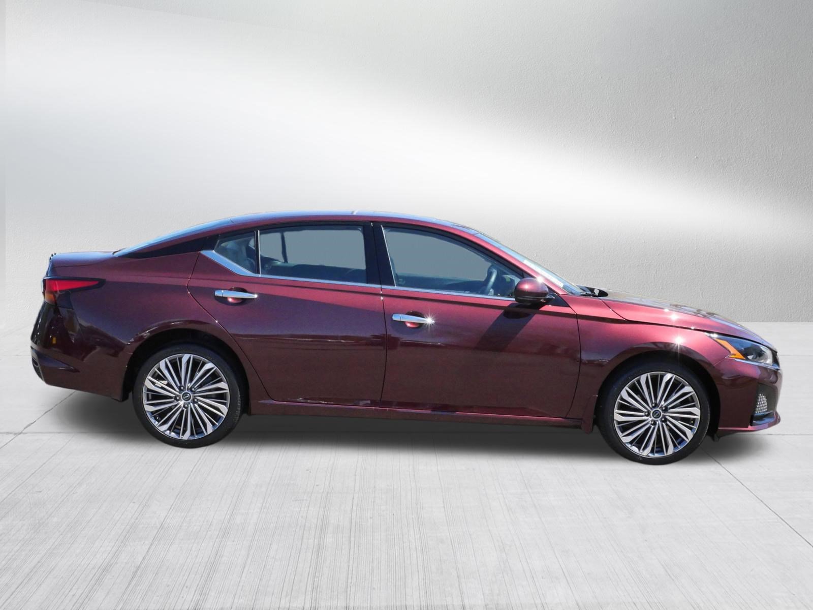 Used 2025 Nissan Altima 2.5 SL AWD/4WD image 8