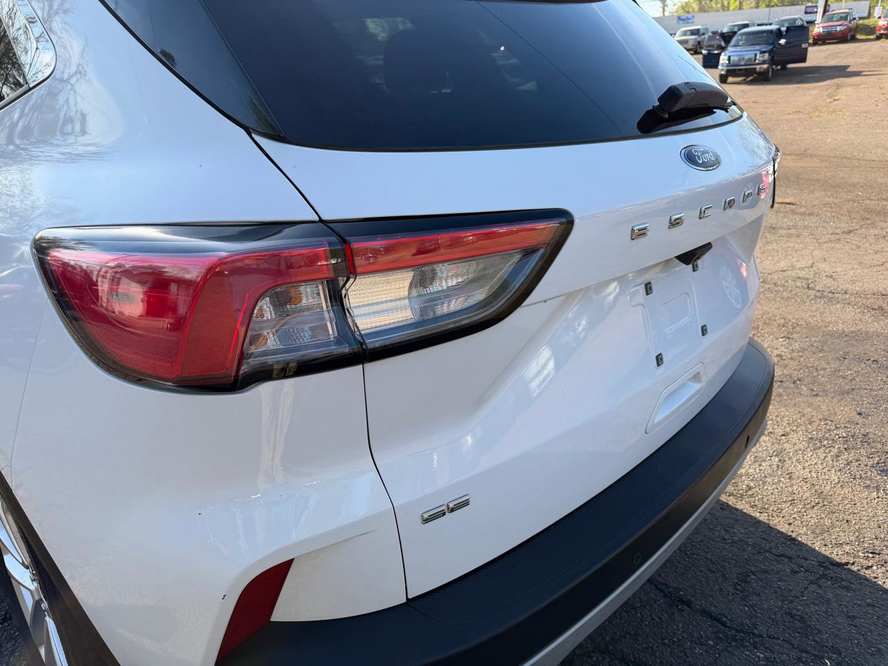 Used 2021 Ford Escape SE FWD image 11