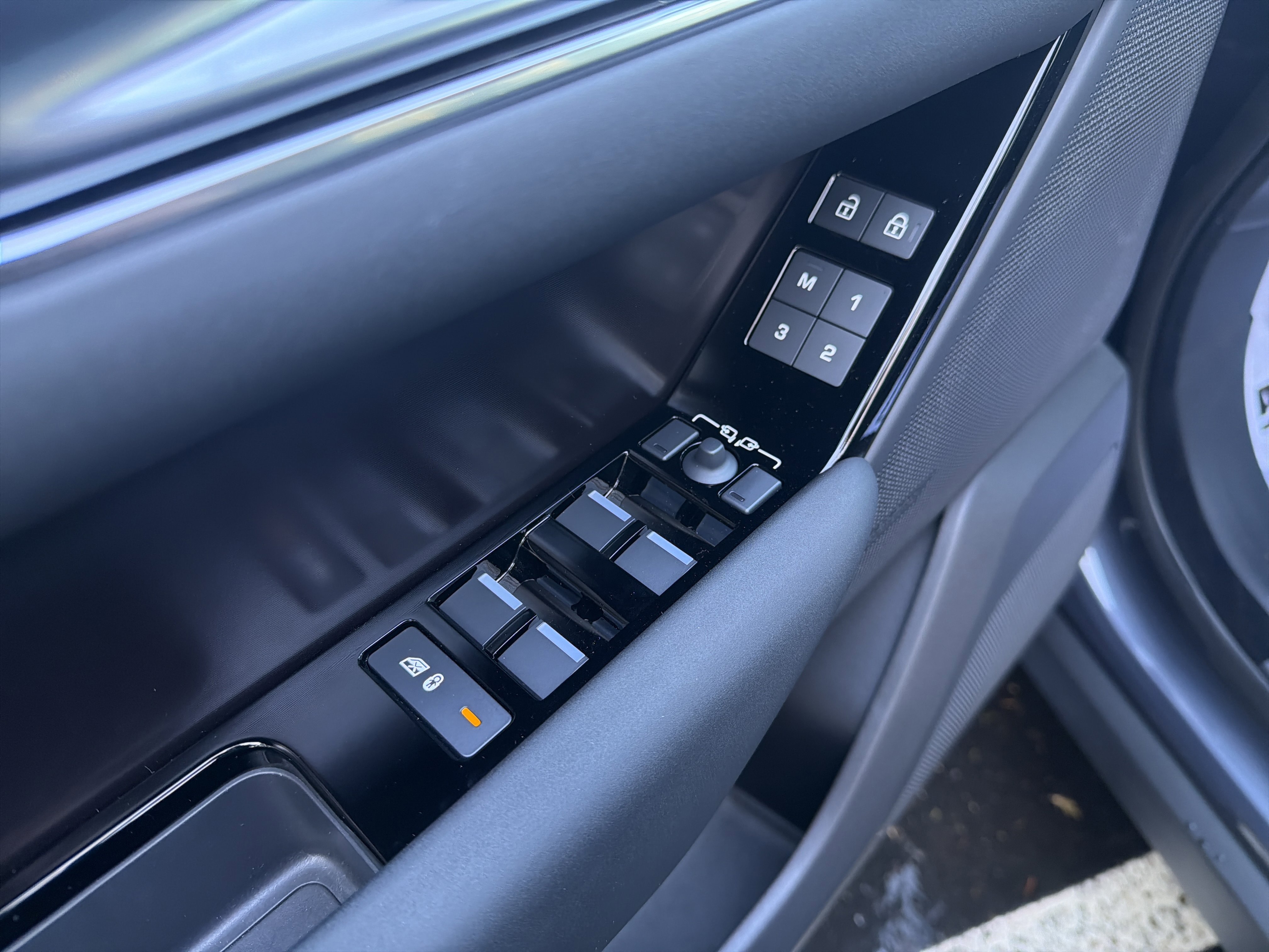 Used 2026 Land Rover Range Rover Velar Dynamic SE image 15