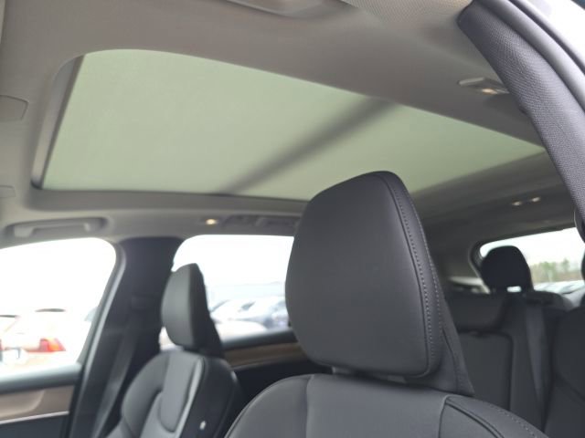 Certified 2025 Volvo XC90 B5 Plus image 29