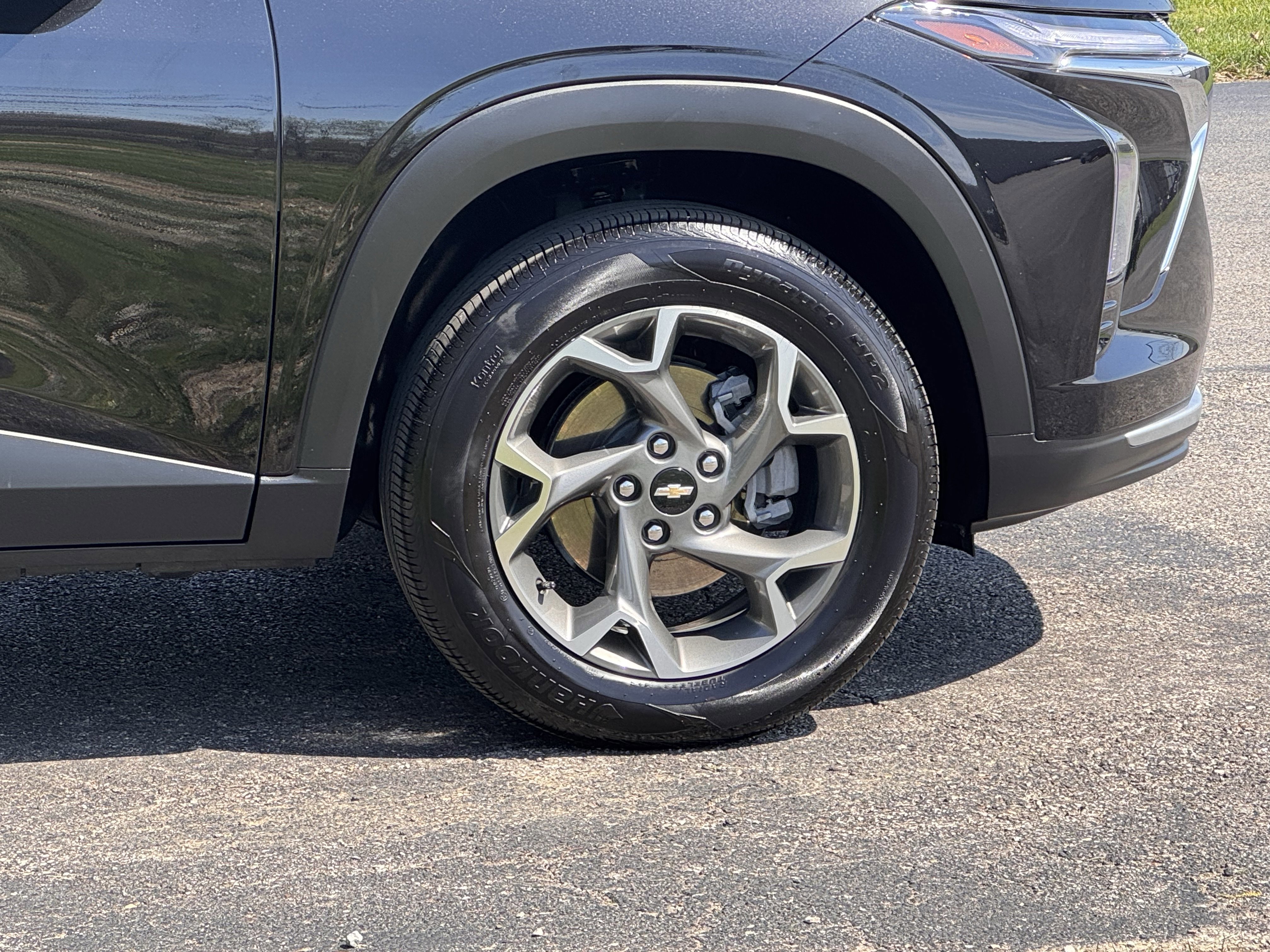 Used 2025 Chevrolet Trax LT FWD image 9