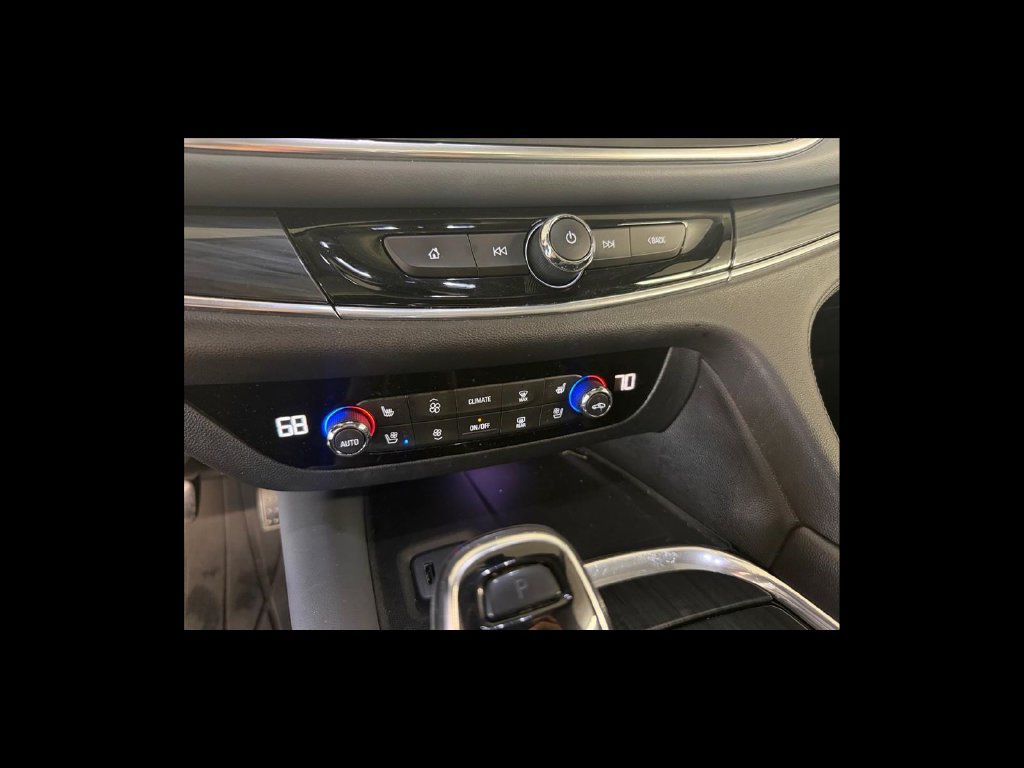 Used 2019 Buick Enclave Premium w/ Experience Buick Package FWD image 23