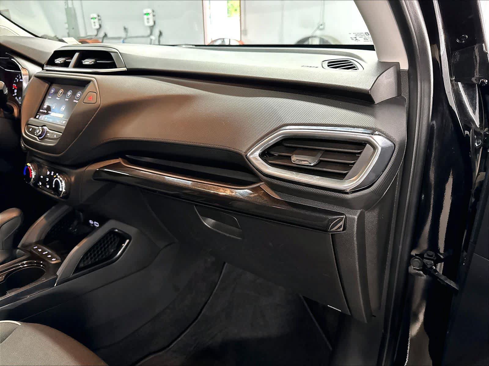 Used 2023 Chevrolet TrailBlazer LT FWD image 17