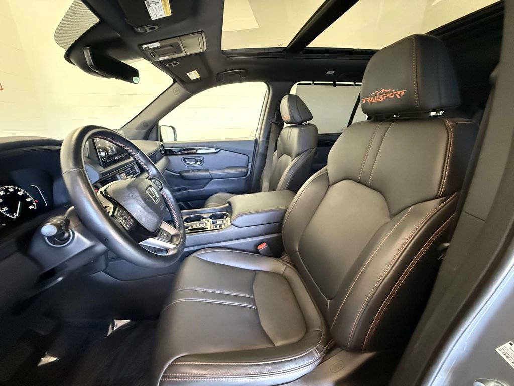Used 2024 Honda Pilot TrailSport image 2