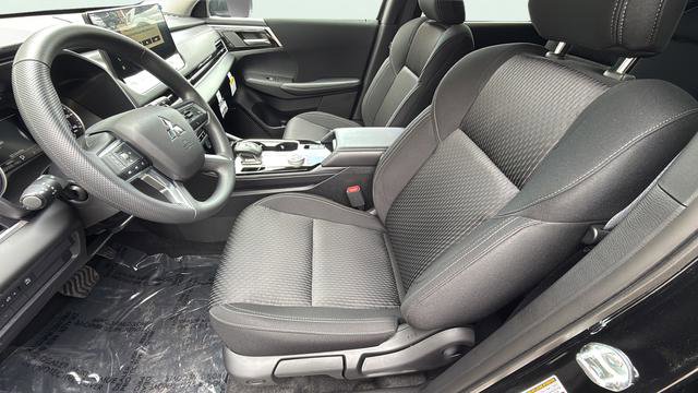 New 2026 Mitsubishi Outlander ES image 12