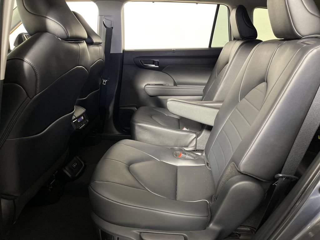 Certified 2025 Toyota Highlander XLE AWD/4WD image 13