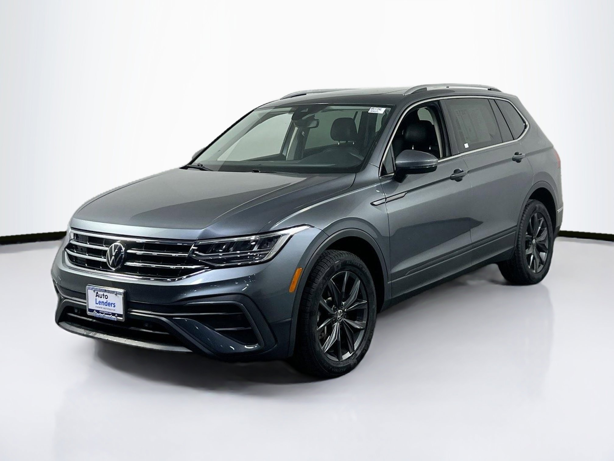 Used 2022 Volkswagen Tiguan SE image 1