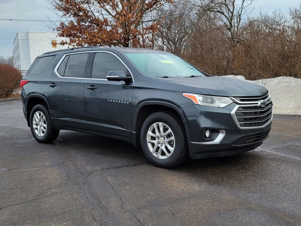 Used 2020 Chevrolet Traverse LT w/ Driver Confidence II Package image 2