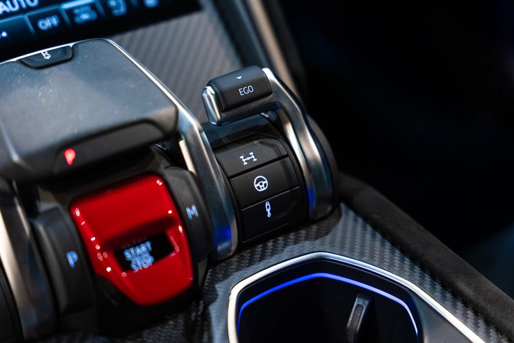 Used 2024 Lamborghini Urus Performante AWD/4WD image 27