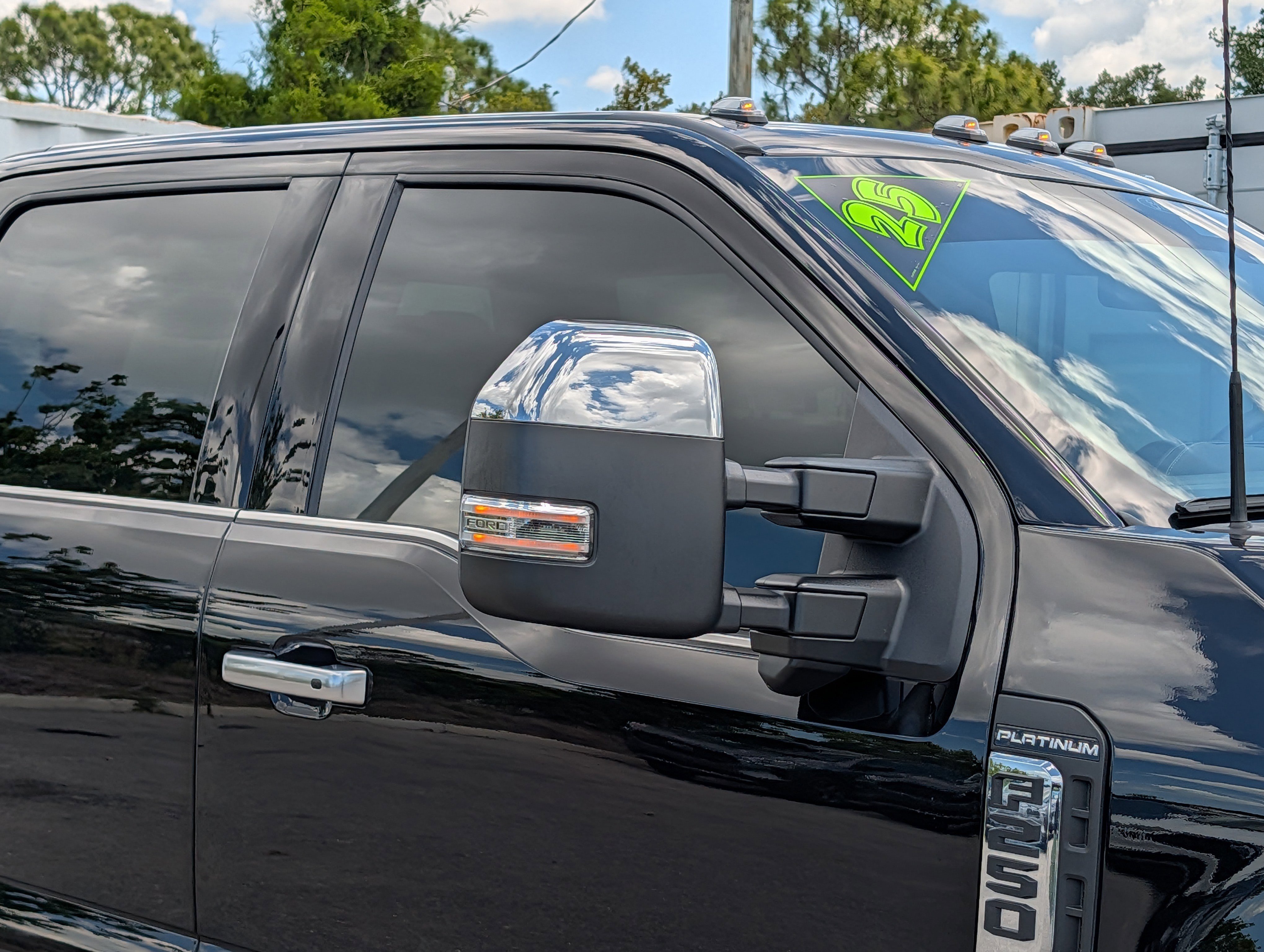 Used 2025 Ford F250 Platinum w/ Platinum Plus Package AWD/4WD image 10