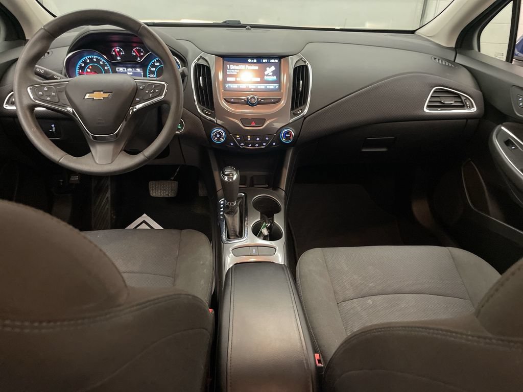 Used 2018 Chevrolet Cruze LT w/ Convenience Package FWD image 13