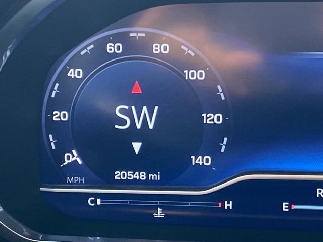 Used 2023 Chevrolet Suburban High Country image 13