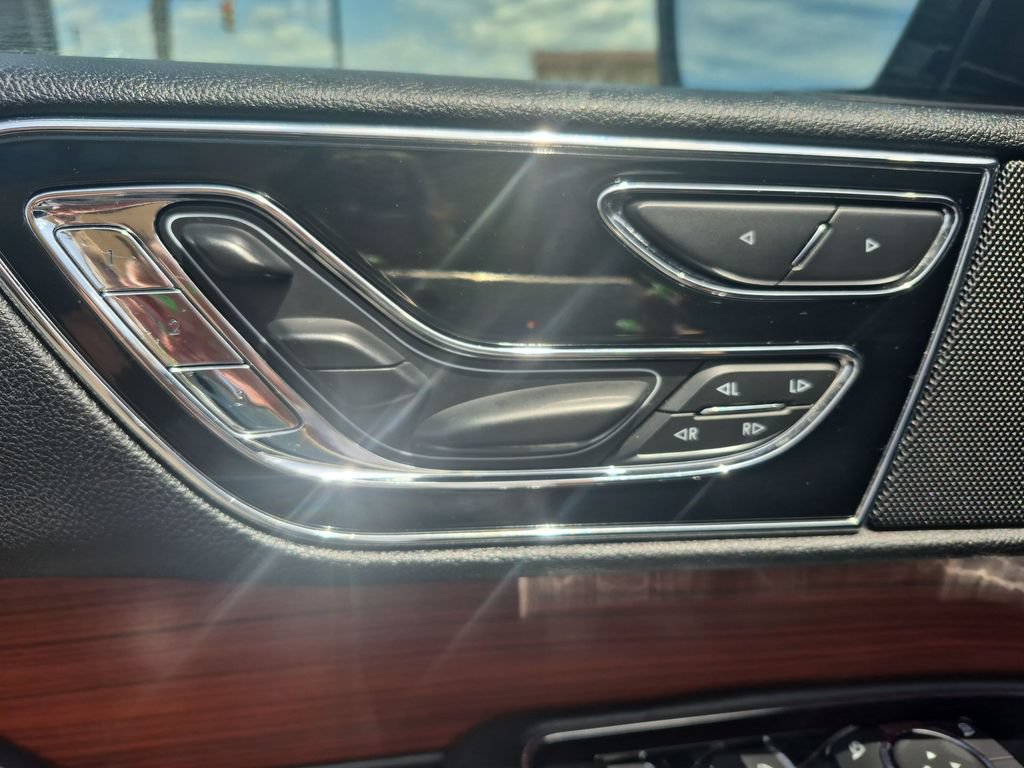 Used 2021 Lincoln Navigator Reserve AWD/4WD image 19