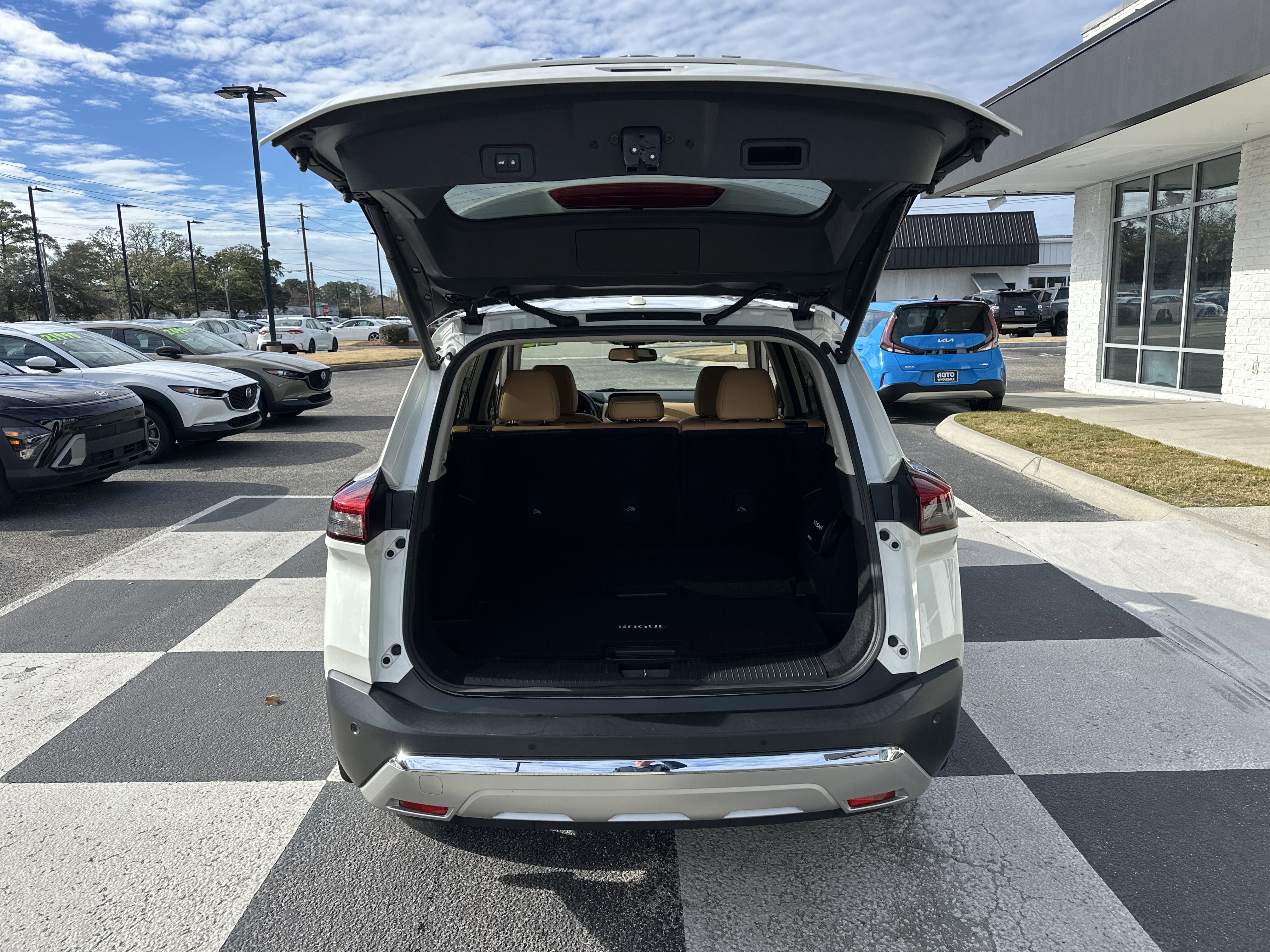 Used 2023 Nissan Rogue Platinum w/ Platinum Premium Package image 5