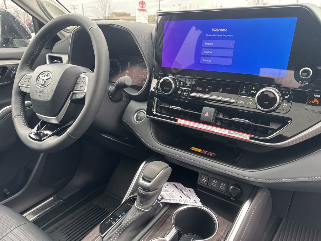 New 2026 Toyota Highlander Platinum image 6
