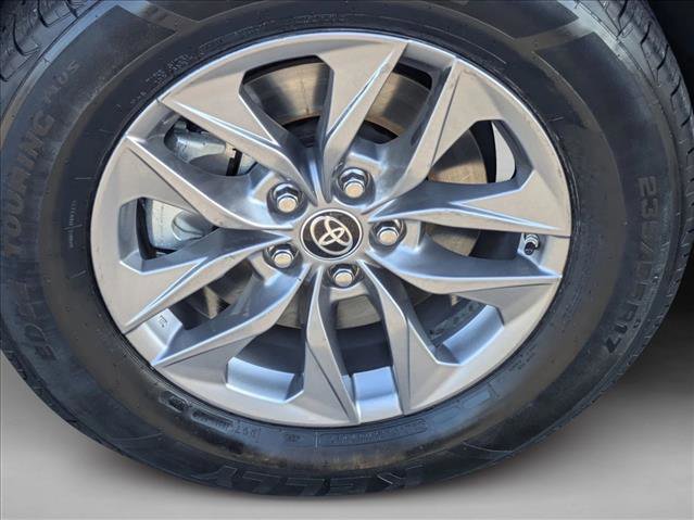 Used 2023 Toyota Sienna XLE FWD image 23