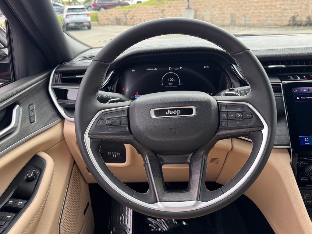 Used 2023 Jeep Grand Cherokee Limited w/ Luxury Tech Group II image 22