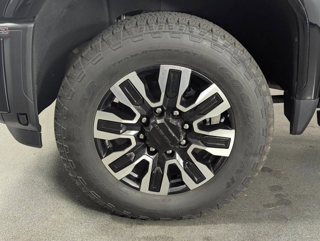 Used 2025 GMC Sierra 2500 Denali Ultimate image 9