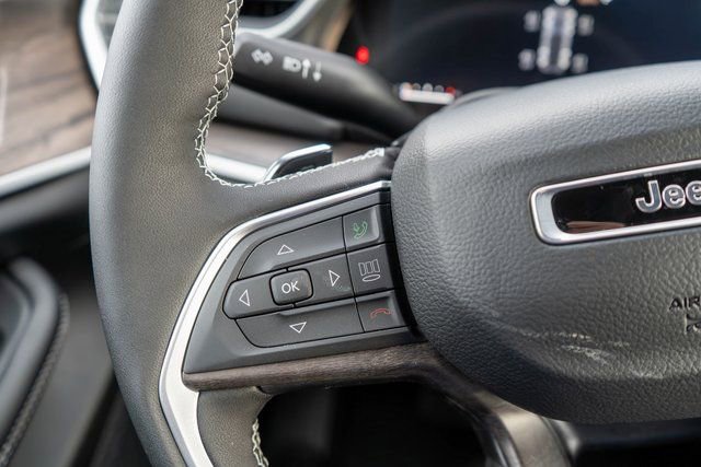 New 2025 Jeep Grand Cherokee Limited w/ Black Appearance Package image 19