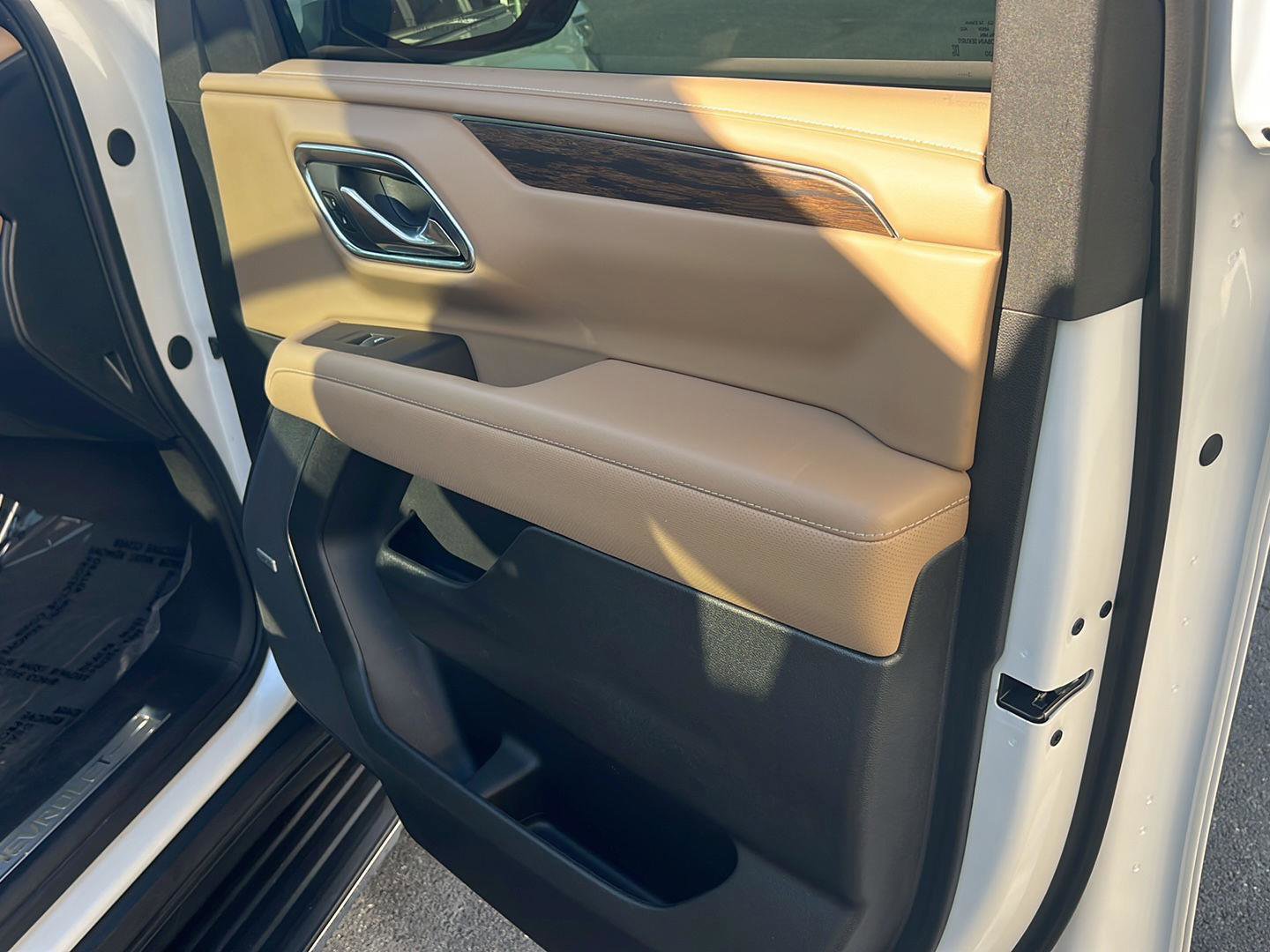 Used 2023 Chevrolet Tahoe Premier AWD/4WD image 16