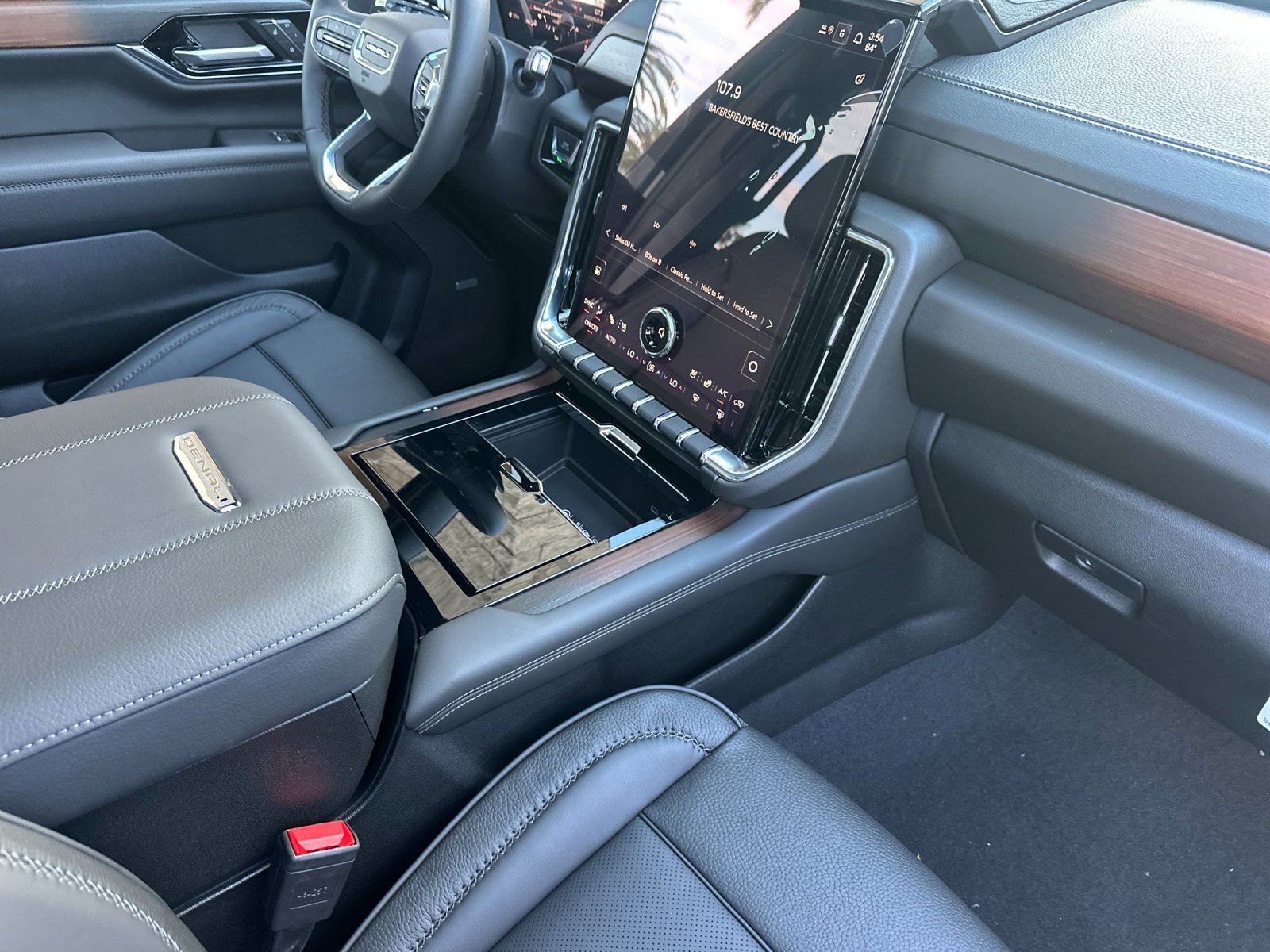 New 2026 GMC Yukon XL Denali w/ Sun & Power Step Package AWD/4WD image 17