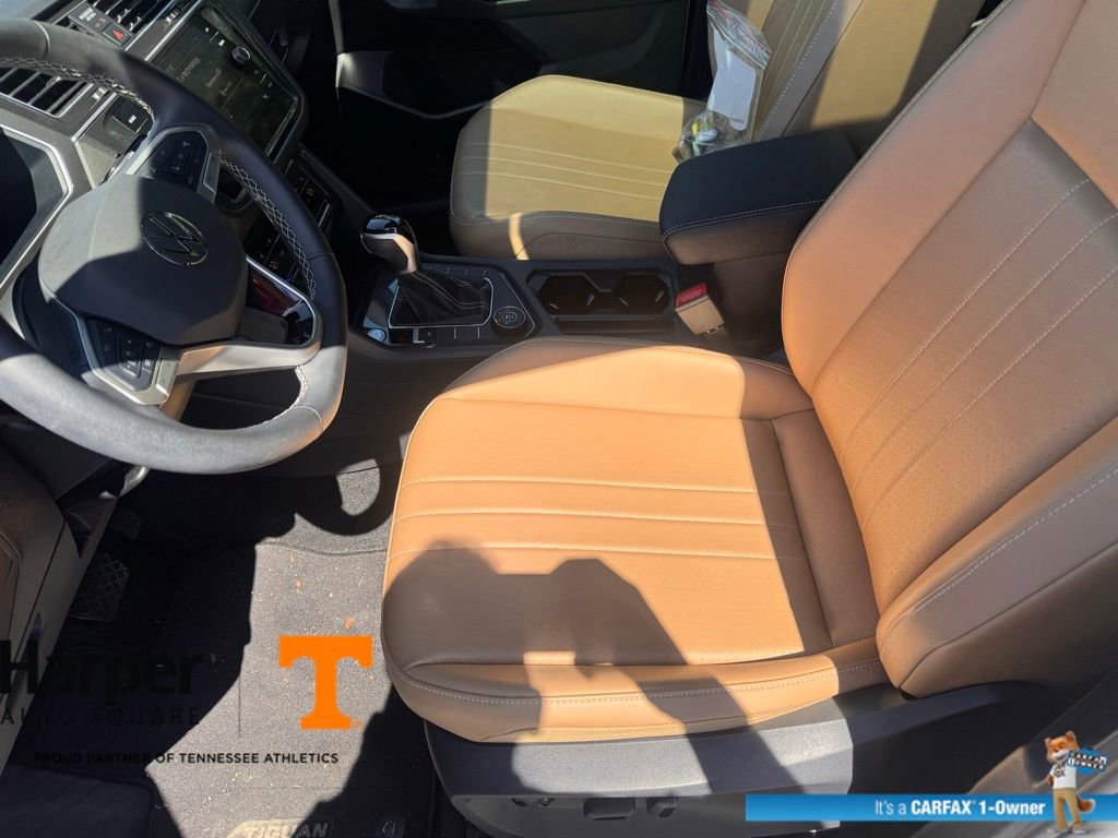Used 2024 Volkswagen Tiguan SE w/ Panoramic Sunroof Package AWD/4WD image 12
