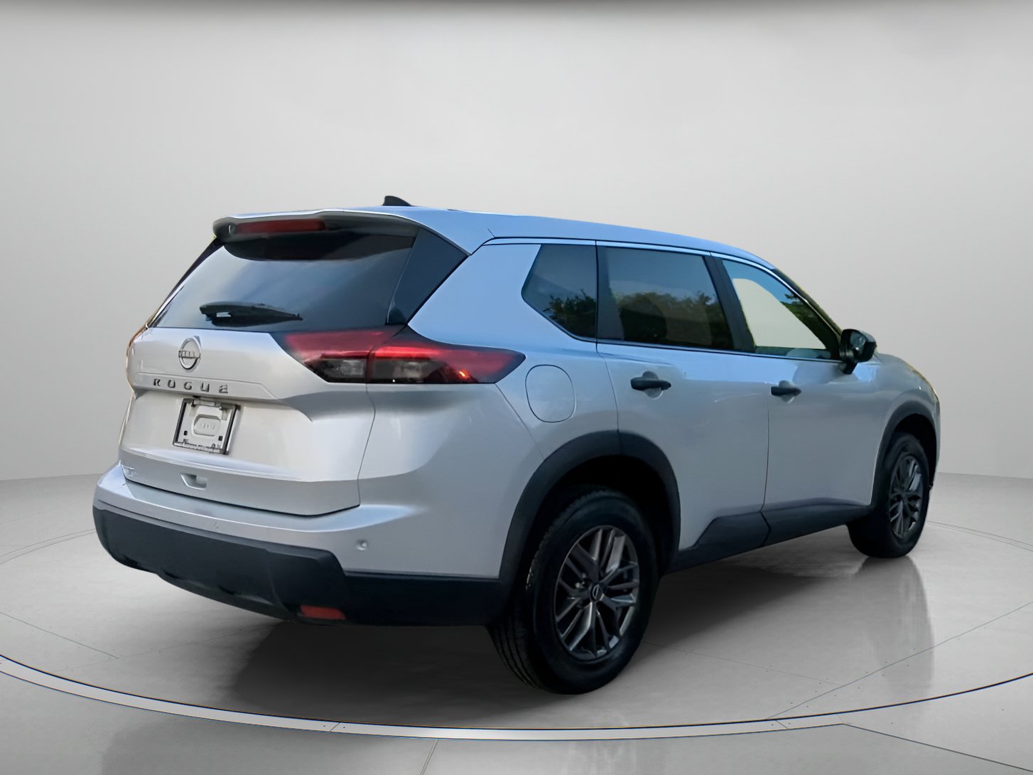 Used 2024 Nissan Rogue S FWD image 27