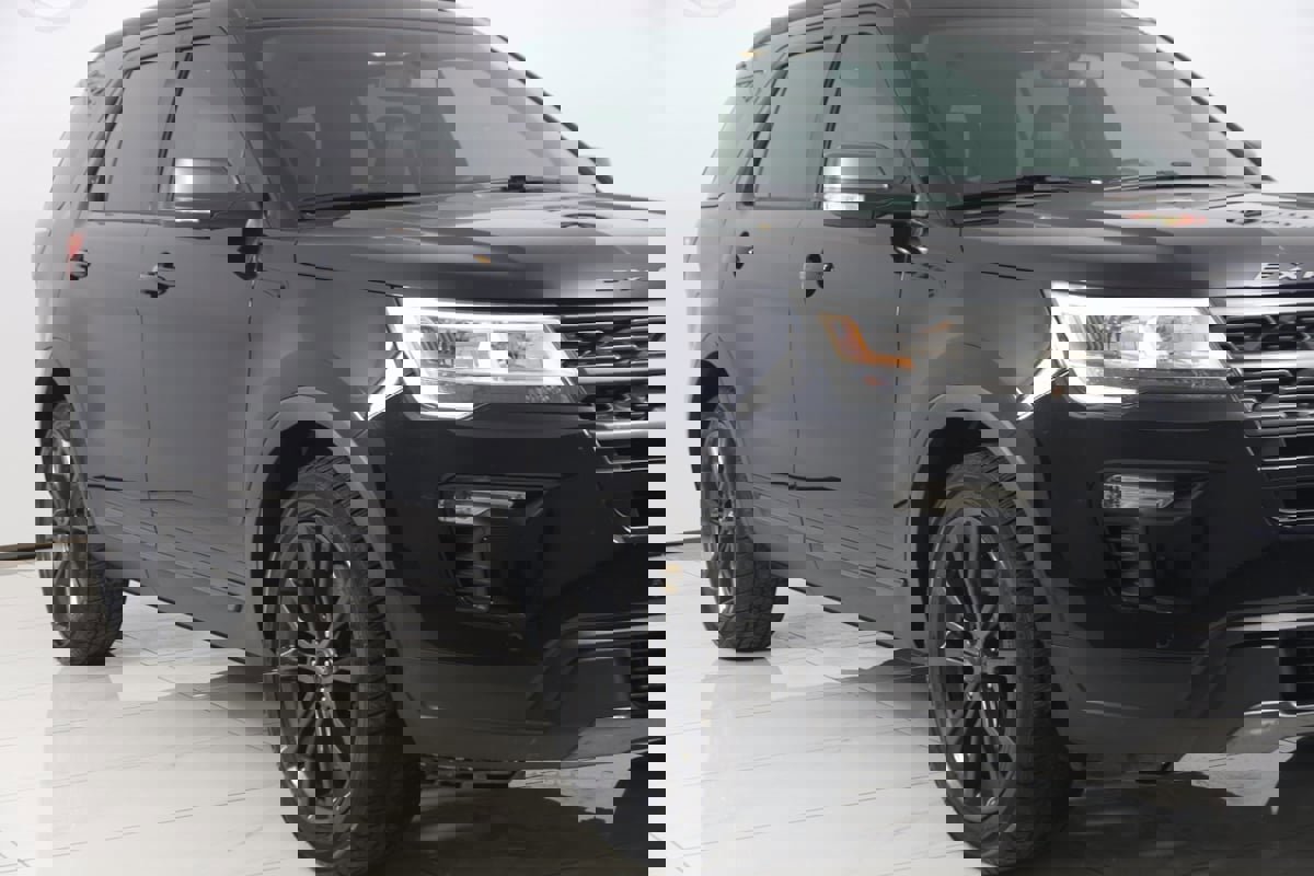 Used 2018 Ford Explorer XLT w/ Equipment Group 202A image 38