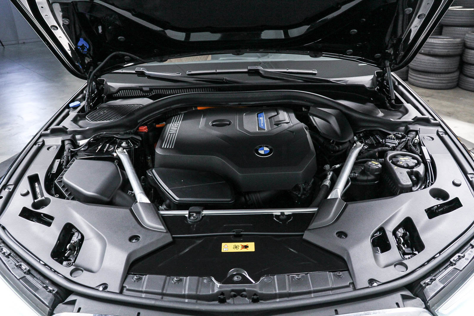 Certified 2023 BMW 530e w/ Convenience Package image 27