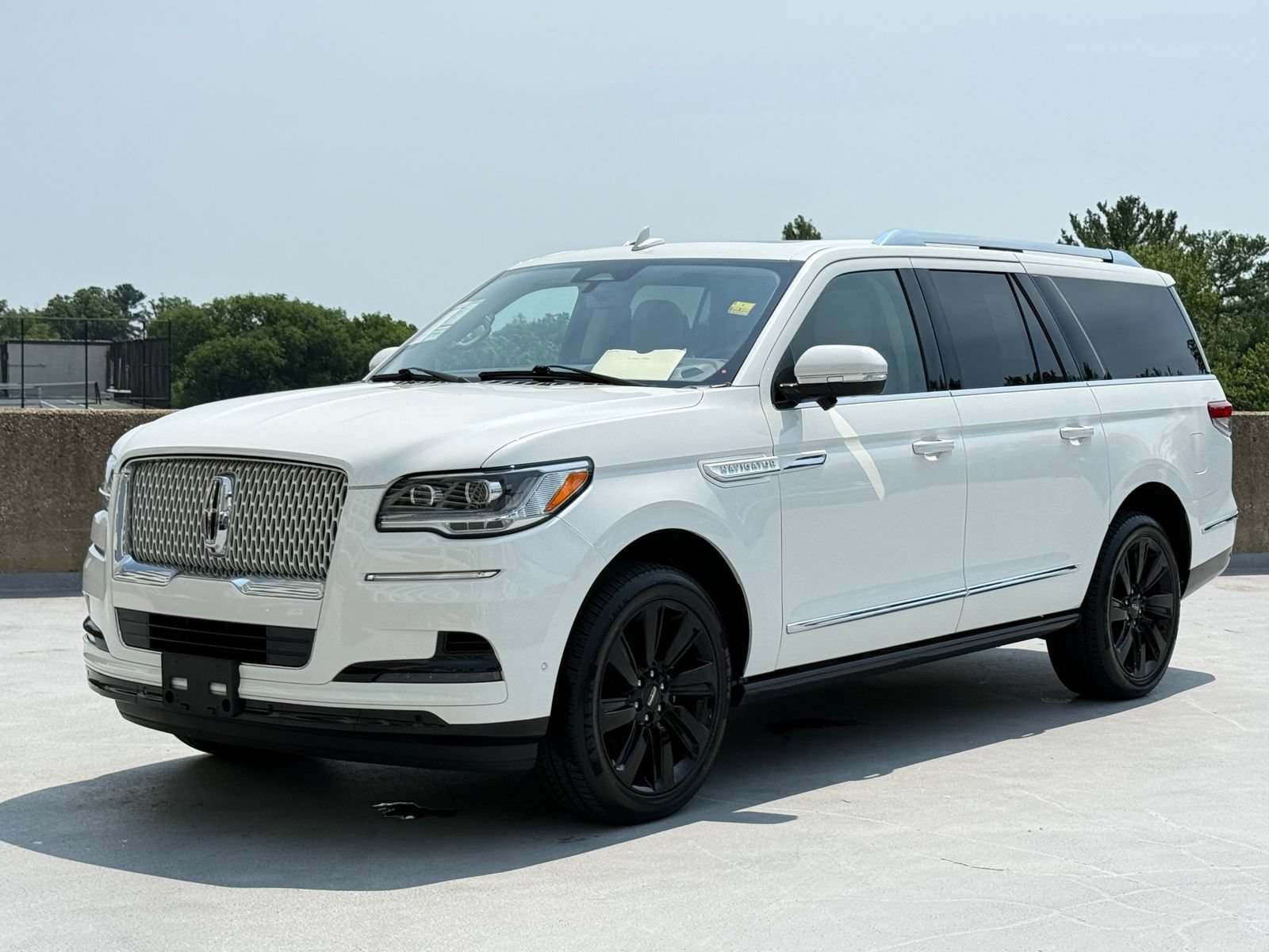 Certified 2023 Lincoln Navigator L Reserve AWD/4WD image 1