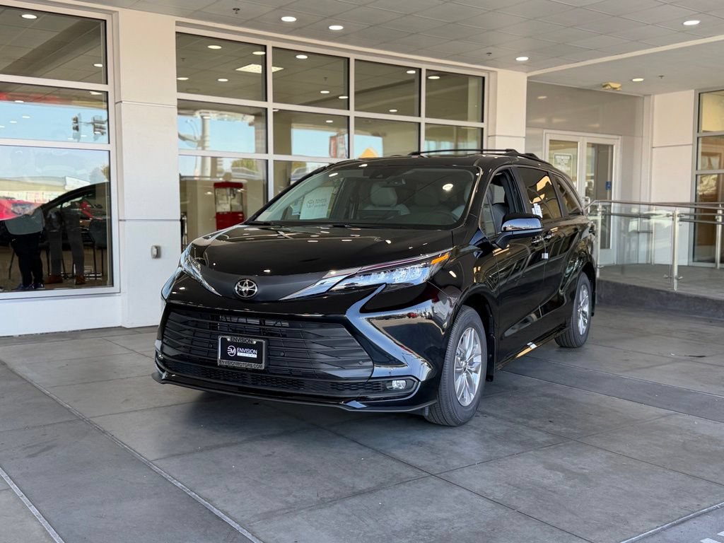 New 2026 Toyota Sienna XLE FWD image 2