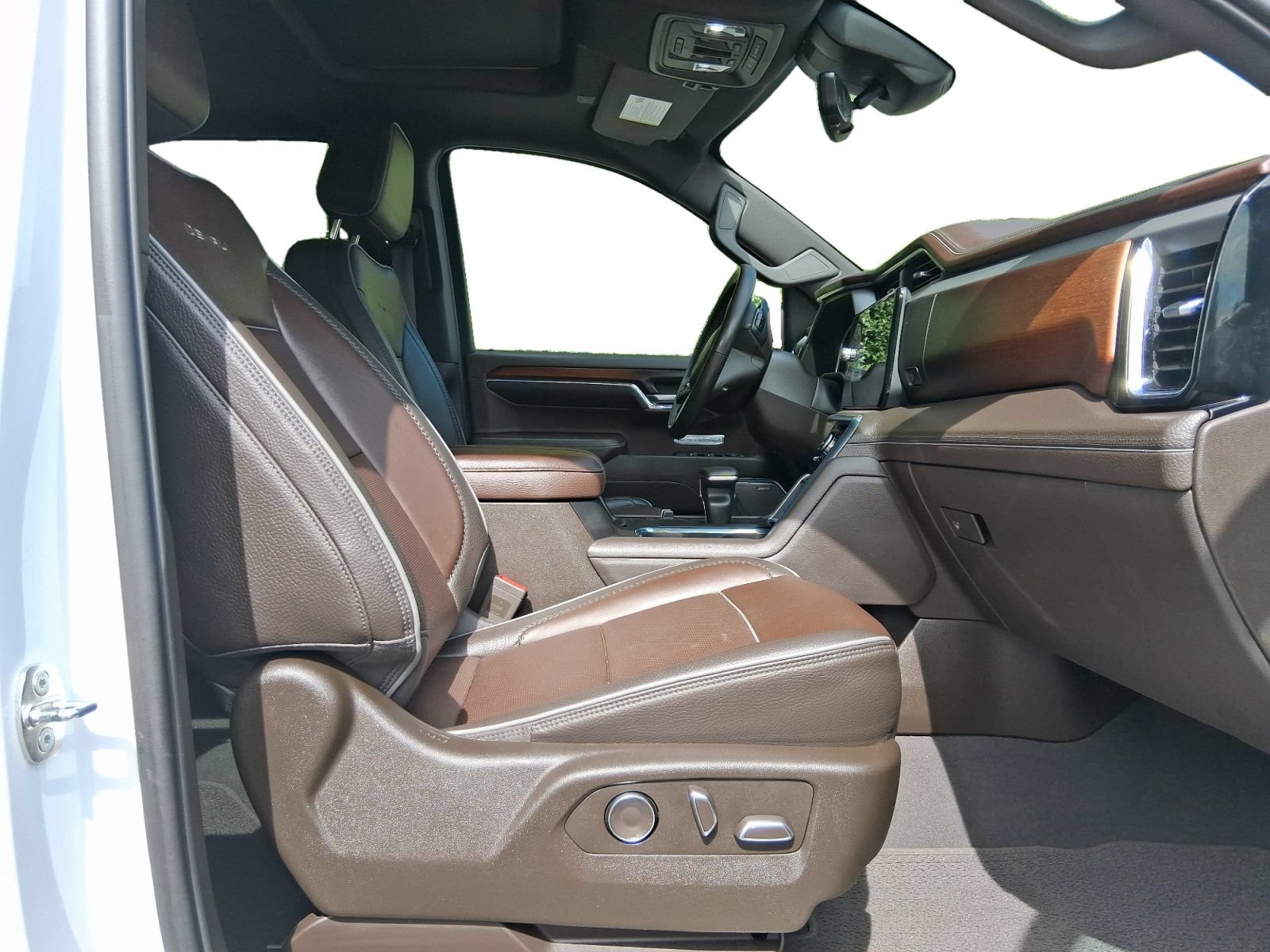 Used 2024 GMC Sierra 1500 Denali w/ Denali Reserve Package AWD/4WD image 7