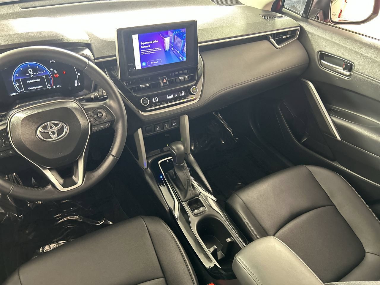 Used 2024 Toyota Corolla Cross XLE w/ Convenience Package FWD image 24