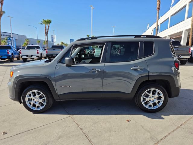 Used 2022 Jeep Renegade Latitude AWD/4WD image 3