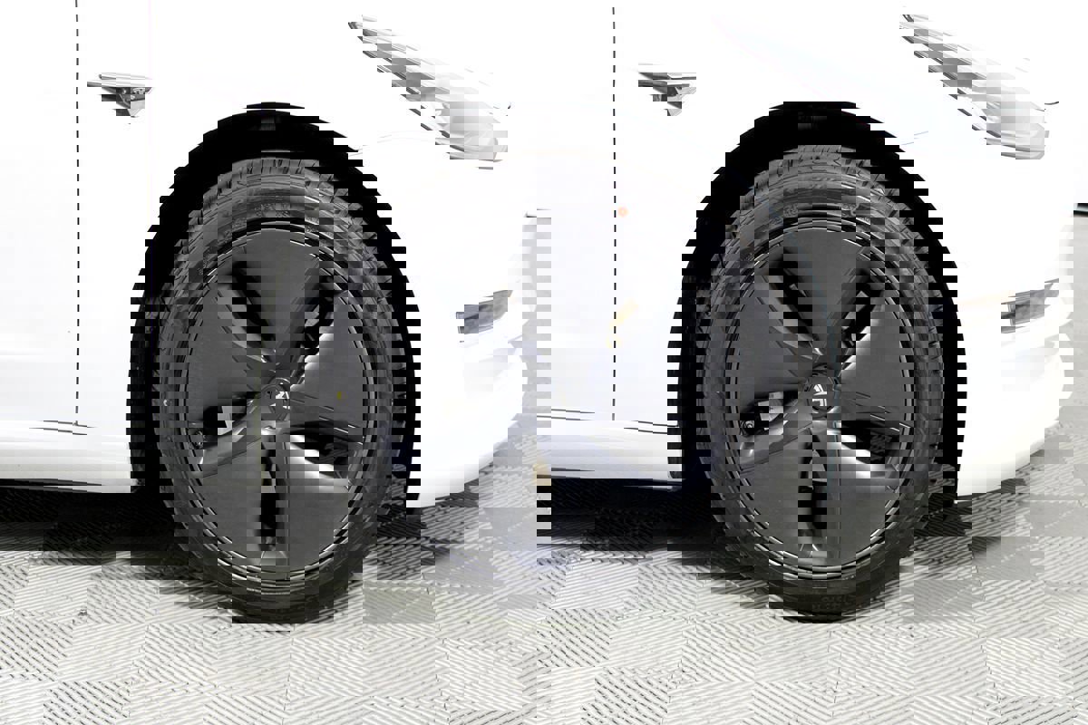 Used 2020 Tesla Model 3 Standard Range Plus image 30