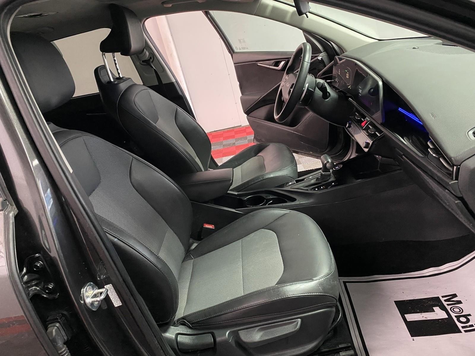 Used 2023 Kia Niro EX Touring FWD image 9