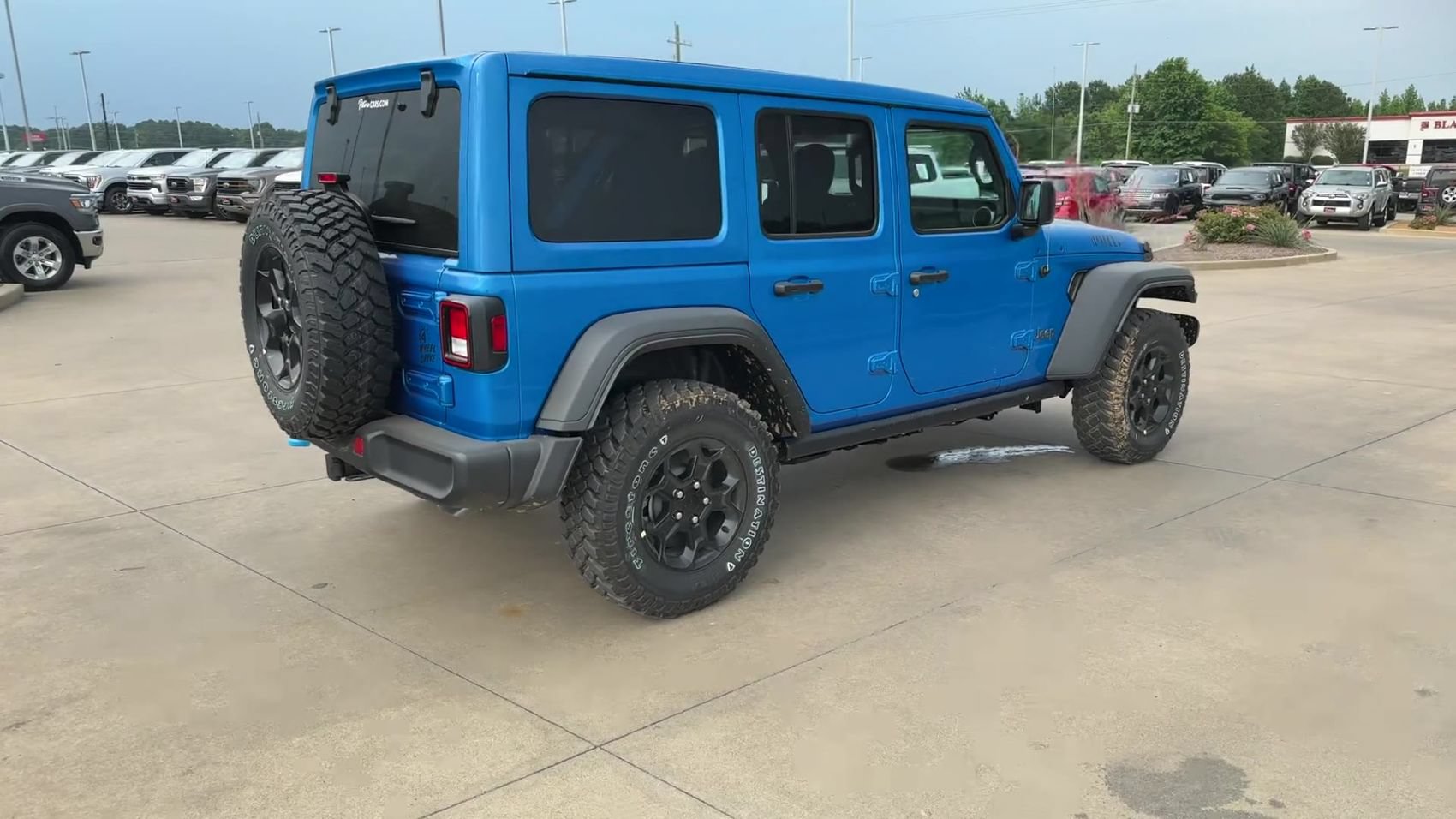 New 2023 Jeep Wrangler Unlimited w/ Sun & Screen Package AWD/4WD image 8