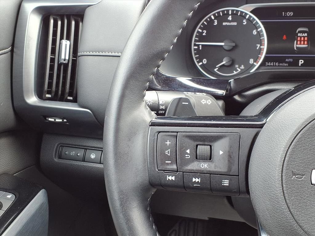 Used 2025 Nissan Pathfinder SL image 17