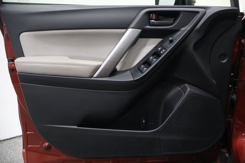 Used 2016 Subaru Forester 2.5i w/ Alloy Wheel Package image 12